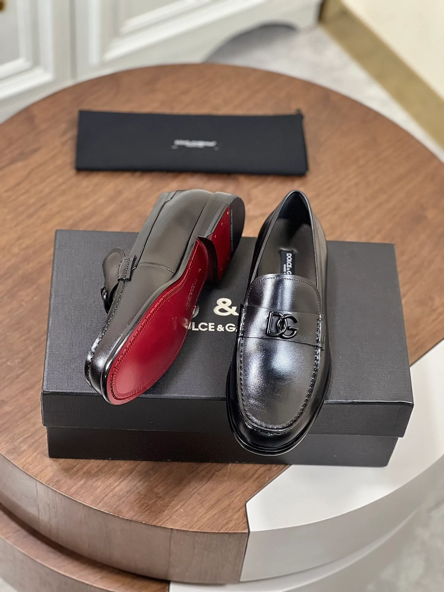 Factory price: 960💰••New product••Dolce&Gabb*_Dg high-end men's formal shoes and casual leather shoes. First-layer cowhide upper imported from Italy. You can see the leather texture at a glance. Breathable calfskin lining. High-end and luxurious leather outsole. Unique style. Finely crafted details! Size: 39-44 (38.45.46 customized)